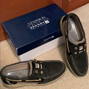 Black sperry shoes